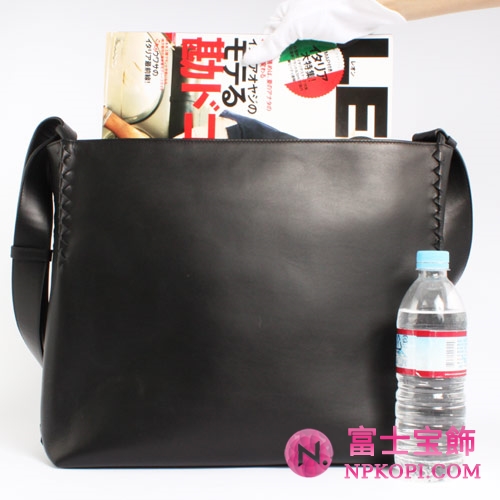 Bottega Veneta/ボッテガ・ヴェネタ  カーフレザー ショルダーバッグ ブラッ 221065V46511000